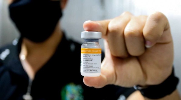 200 mil doses de vacinas contra a Covid-19 chegam a Pernambuco
