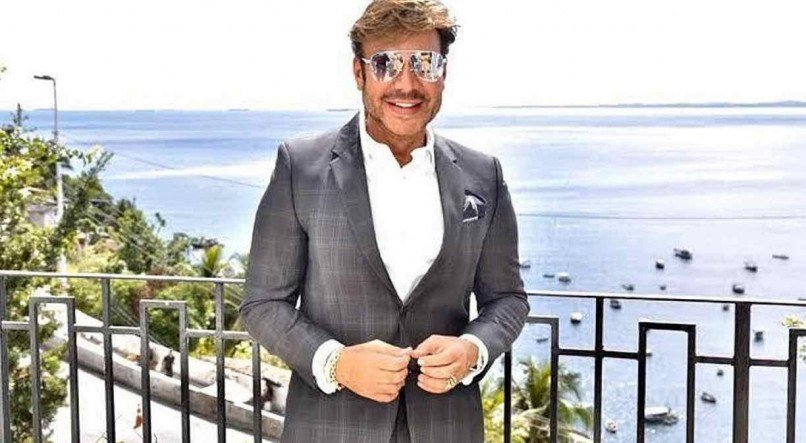 O joalheiro baiano, empresário e designer, Carlos Rodeiro morreu nesta segunda-feira (26).