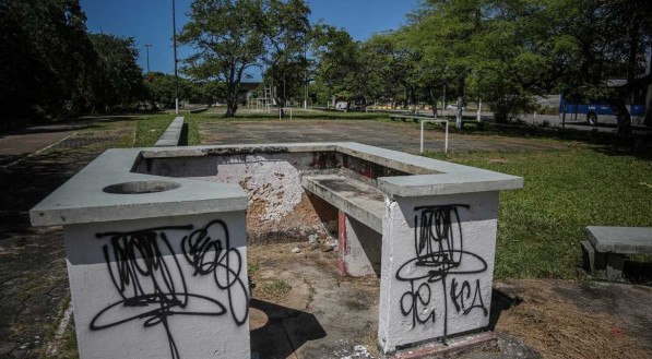 Situa&ccedil;&atilde;o de abandono do Parque Memorial Arcoverde