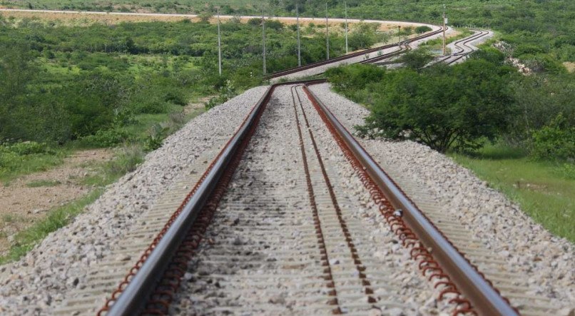  Com as obras iniciadas em 2006, a Ferrovia Transnordestina está inacabada