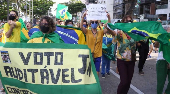 Protesto em favor do Governo Bolsonaro e pelo voto impresso, na Avenida Boa Viagem.