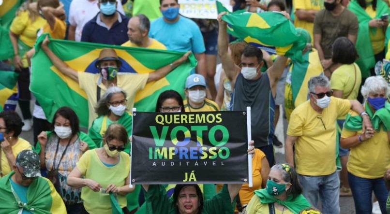 Protesto em favor do Governo Bolsonaro e pelo voto impresso, na Avenida Boa Viagem.