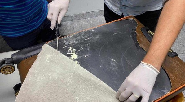 Homem é preso com 3,9 kg de cocaína em mala no Aeroporto do Recife
