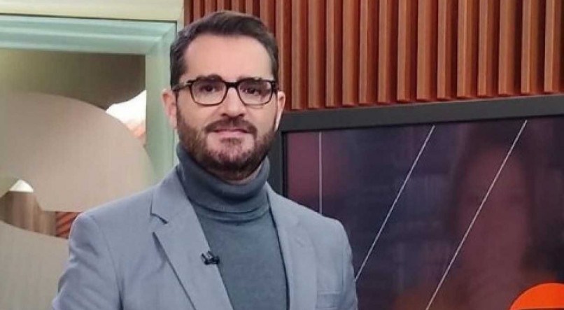 O jornalista Marcelo Cosme apresentando o 'GloboNews Em Pauta'