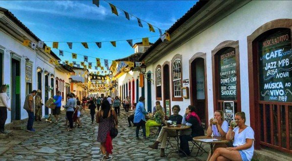 Festa Literária movimenta o balneário fluminense em Paraty, Rio de Janeiro