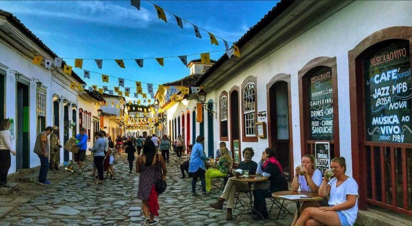 Feira movimenta o balne&aacute;rio fluminense em Paraty, Rio de Janeiro.