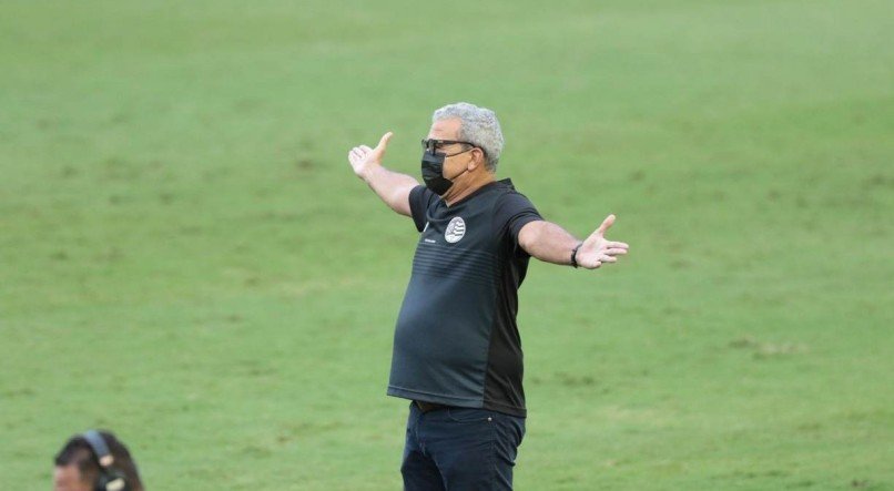 H	&eacute;lio dos Anjos, t&eacute;cnico do N&aacute;utico(PE), durante o jogo entre o N&aacute;utico(PE) e o Confian&ccedil;a (SE). Jogo entre o N&aacute;utico(PE) e o Confian&ccedil;a (SE). Partida valida pelo Campeonato Brasileiro S&eacute;rie B, realizada no est&aacute;dio dos Aflitos, em Recife (PE),  neste s&aacute;bado, 07 de agosto de 2021.