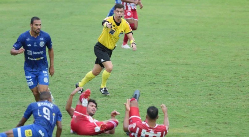 jogo entre o N&aacute;utico(PE) e o Confian&ccedil;a (SE). Jogo entre o N&aacute;utico(PE) e o Confian&ccedil;a (SE). Partida valida pelo Campeonato Brasileiro S&eacute;rie B, realizada no est&aacute;dio dos Aflitos, em Recife (PE),  neste s&aacute;bado, 07 de agosto de 2021.