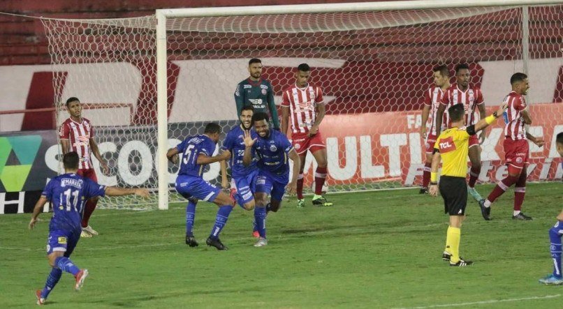 N&aacute;utico fez um jogo ruim e foi surpreendido pelo Confian&ccedil;a, que venceu por 4x0 nos Aflitos, s&aacute;bado passado, pela 16&ordf; rodada da S&eacute;rie B do Campeonato Brasileiro