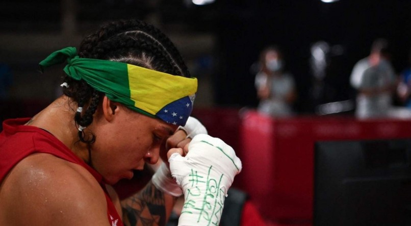 Bia Ferreira se concentrou muito, mas perdeu a final do peso leve