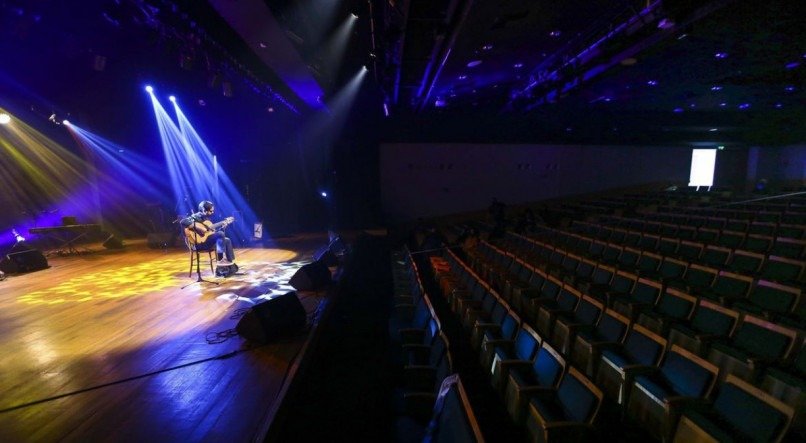 Henrique Neto, durante participação no Festival de Música Nacional FM.