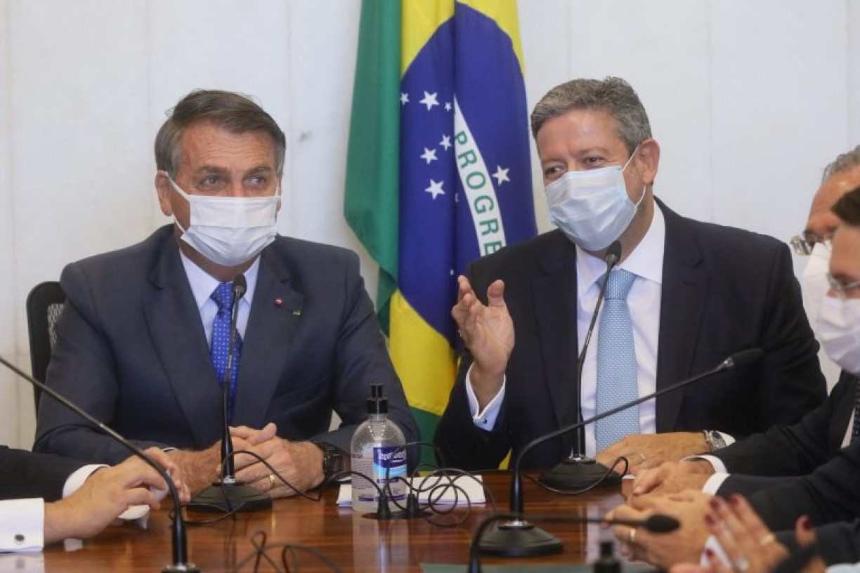Cobiça pelos lucros da Petrobras e ciúme com arrecadação dos estados movem Lira e Bolsonaro na crise dos combustíveis