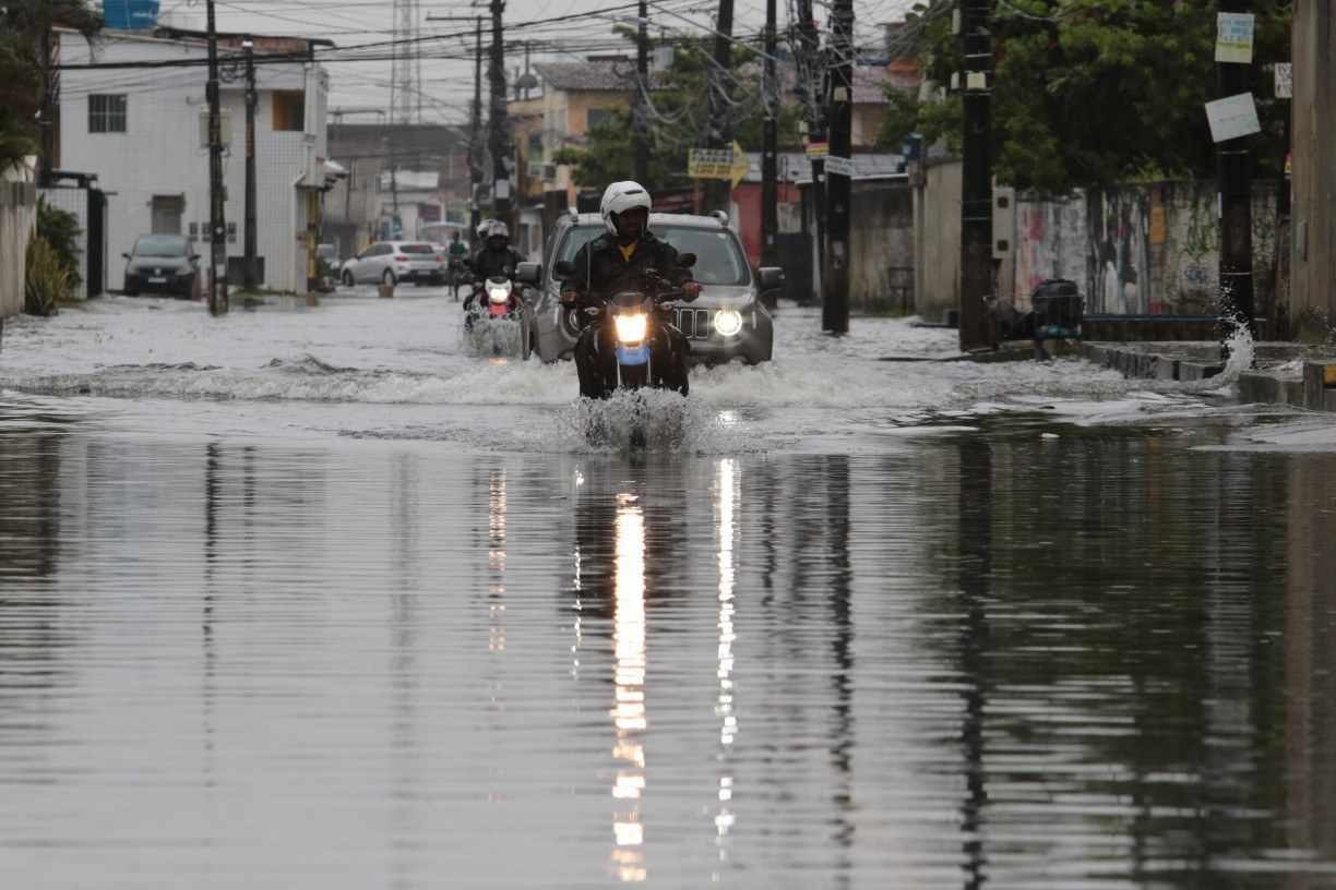 Em 11 dias, Recife ultrapassa chuva esperada para todo mês de agosto; confira balanço
