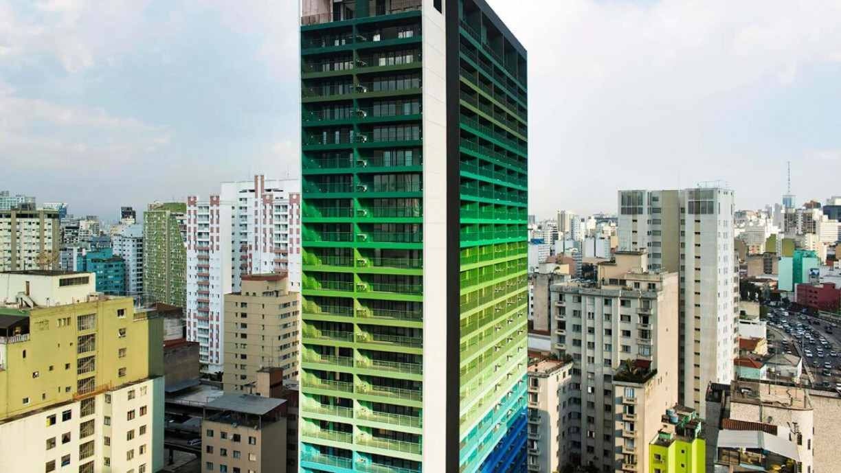 Edifício Brasil se destaca no centro de São Paulo com sua fachada degradê e conceito único