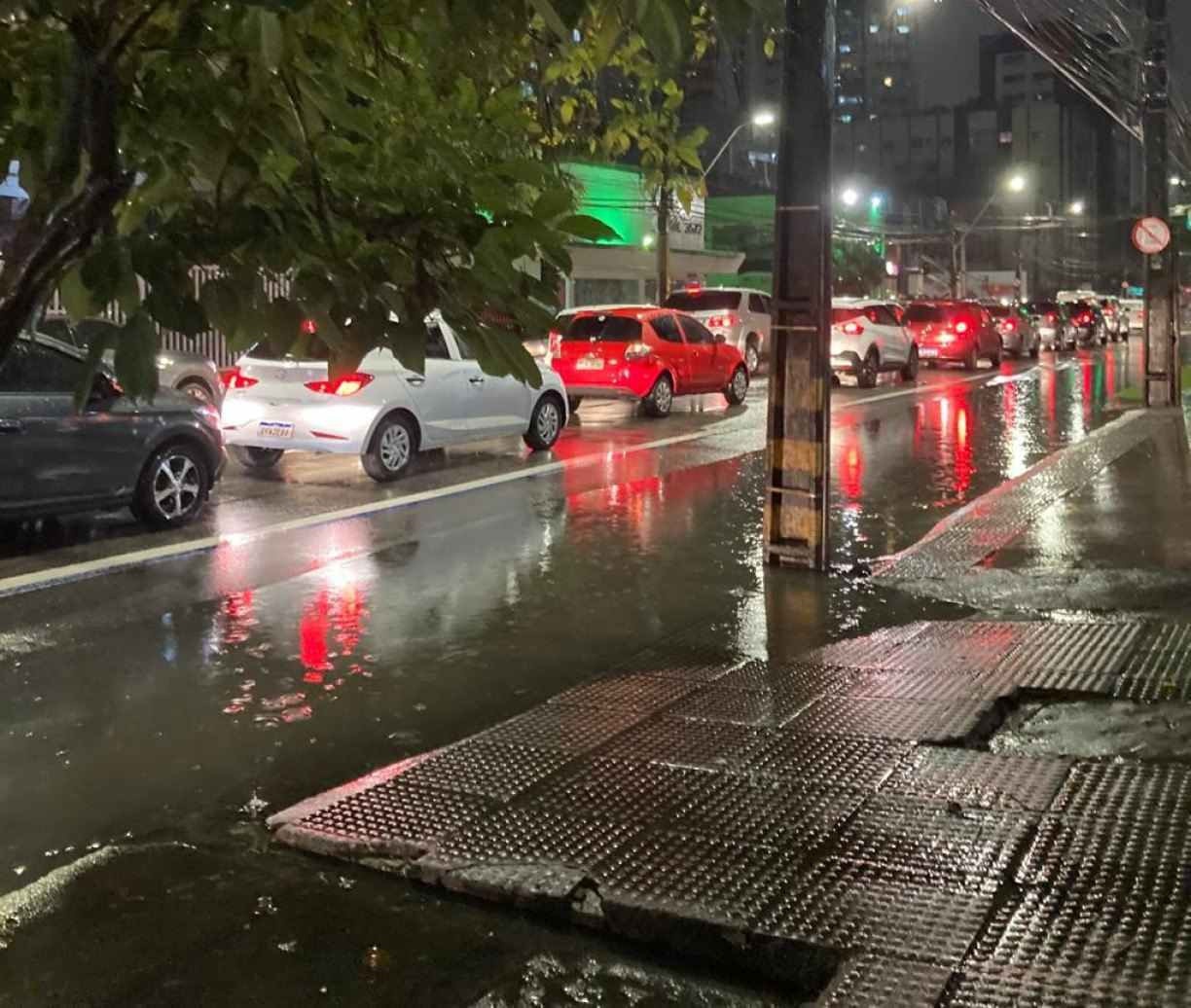 Recife registra 75 milímetros em 24 horas; previsão é de que chuva continue nos próximos dias