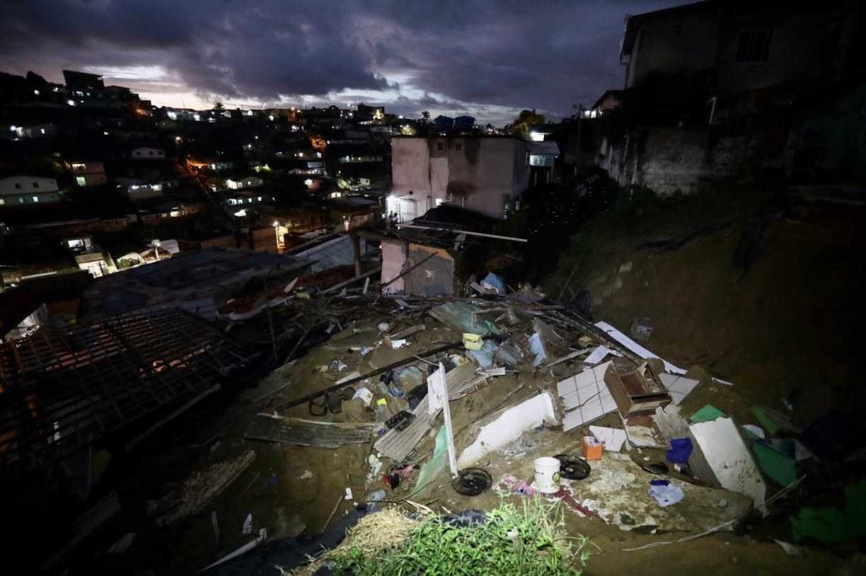 Decreto institui auxílio a vítimas de deslizamento no Brejo da Guabiraba, no Recife