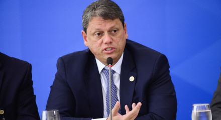 O ministro da Infraestrutura, Tarcísio Gomes de Freitas, durante pronunciamento sobre preço dos combustíveis e a política de reajustes adotada pela Petrobras.