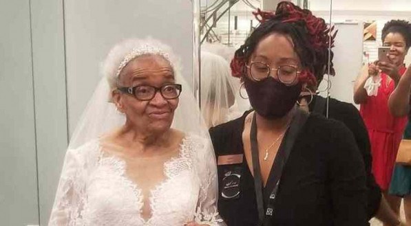 Martha Tucker realiza sonho de se vestir de noiva aos 94 anos 