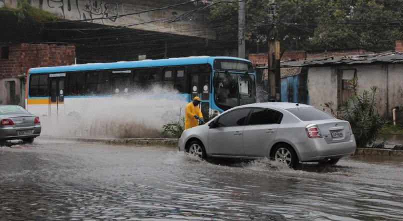 ALERTA Rua Imperial ficou inundada ap&oacute;s mais uma madrugada de chuva