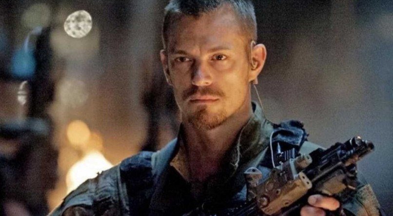 Joel Kinnaman como Rick Flag em &quot;Esquadr&atilde;o Suicida&quot;