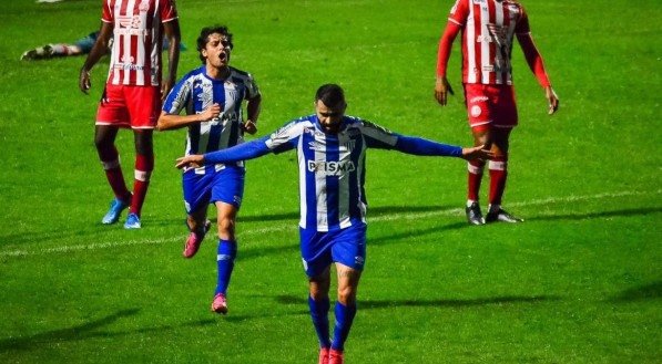 N&aacute;utico perdeu por 2x0 para o Ava&iacute; neste s&aacute;bado &agrave; noite, na Ressacada