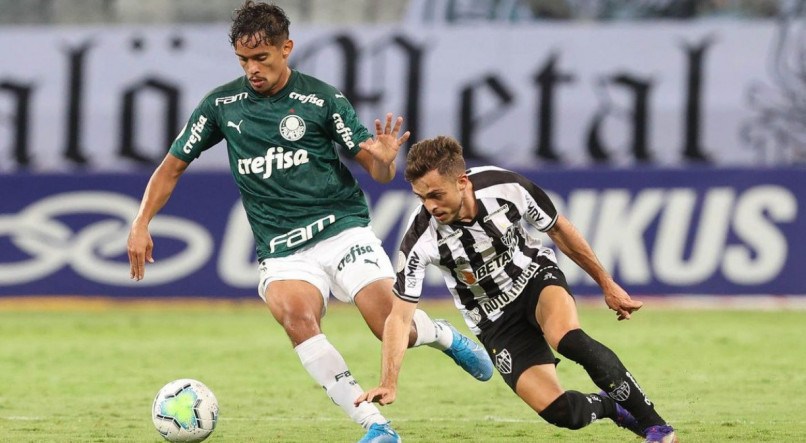 O jogador Gustavo Scarpa, do Palmeiras, pode fechar com o Flamengo.