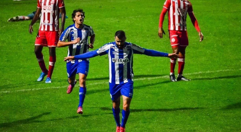 N&aacute;utico perdeu por 2x0 para o Ava&iacute; neste s&aacute;bado &agrave; noite, na Ressacada