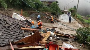 N&atilde;o h&aacute; relatos de feridos ou danos por enquanto. Na foto, transtornos causados pelas chuvas no Jap&atilde;o