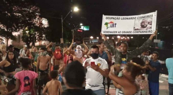 Para ver Lula, movimento sem teto protesta em frente ao Palácio do Campo das Princesas