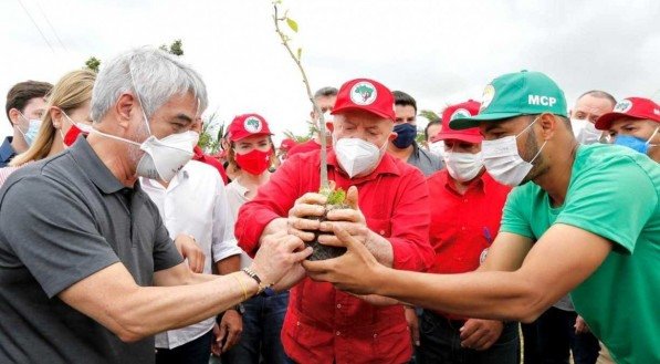 Em Pernambuco, Lula fala em viagens pelo Brasil nos próximos 14 meses e diz que ''quem dorme, não ganha eleição''