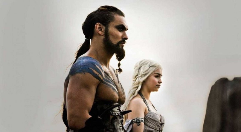 Jason Momoa e Emilia Clarke em Game of Thrones