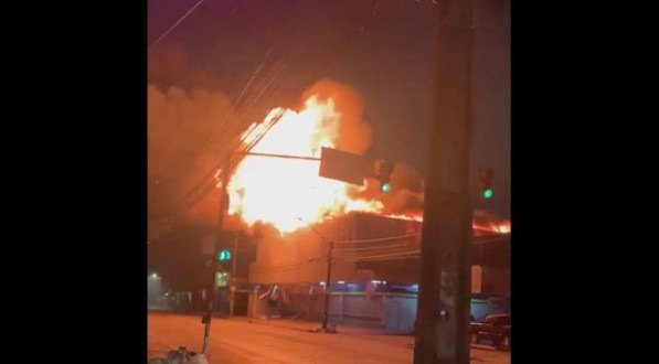 Incêndio atinge loja em Afogados, na Zona Oeste do Recife; veja imagens