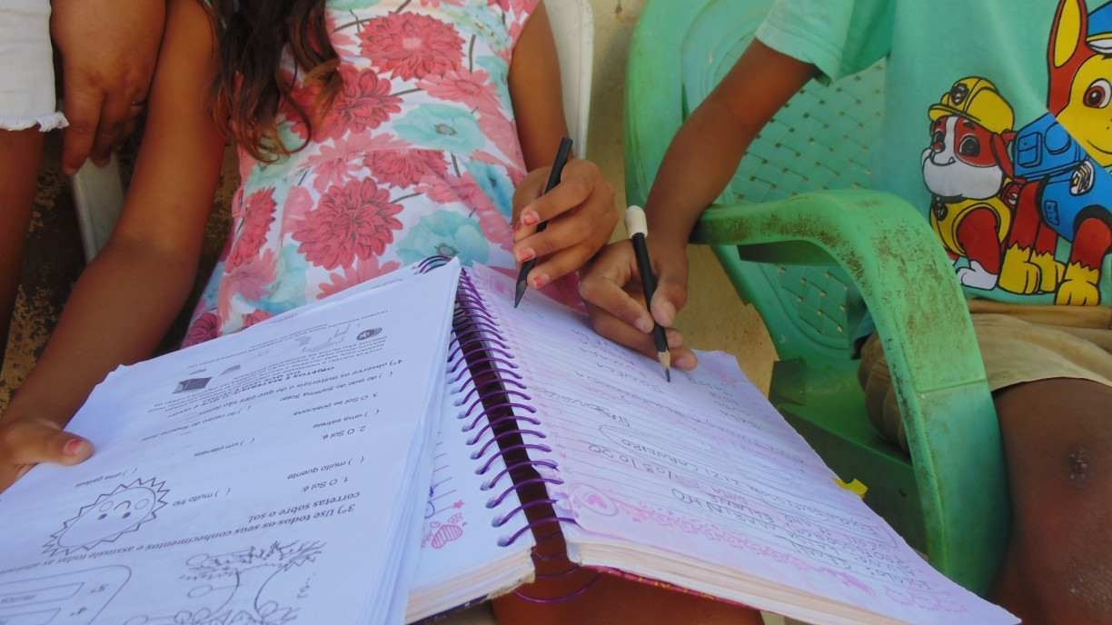 Sem aula e sem comida: falta de merenda castigou quase metade dos alunos de escolas públicas brasileiras 