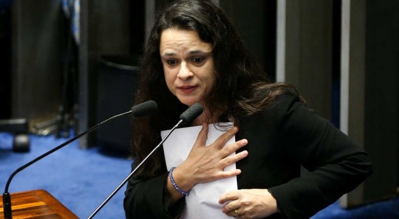 Professores saíram em defesa de Janaina Paschoal, que perdeu a disputa ao Senado e argumentaram que vetá-las fere liberdades constitucionais