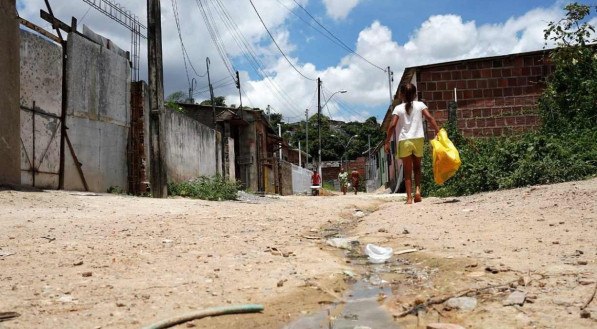 A renda m&eacute;dia real domiciliar per capita da metade mais pobre da popula&ccedil;&atilde;o brasileira subiu