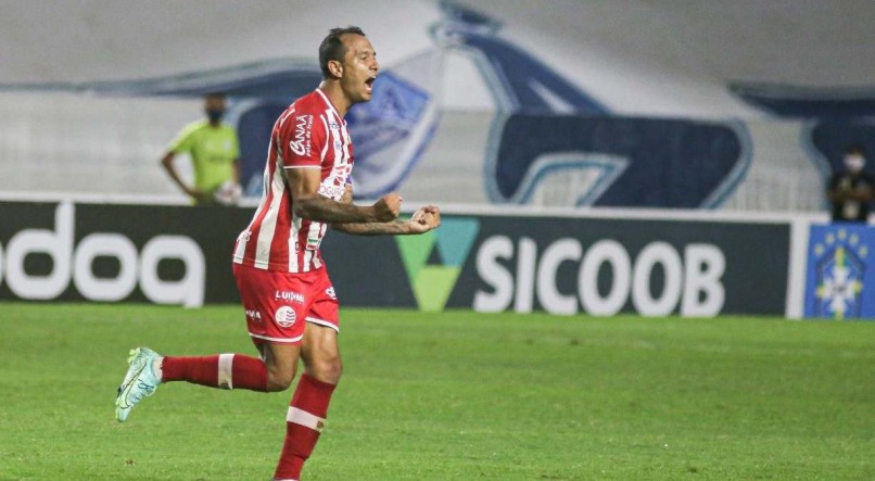 DE SAÍDA Vinícius foi destaque do time na Série B. Vai para o Goiás