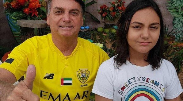 Porque LAURINHA BOLSONARO está saindo do COLÉGIO MILITAR? Confira