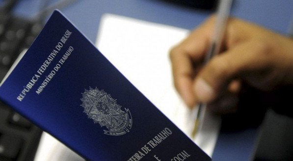 Desemprego recua para 6,6% no trimestre encerrado em abril, aponta IBGE