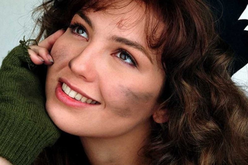 Thalia como Maria do Bairro em reapresentação da novela pela TV Jornal/SBT