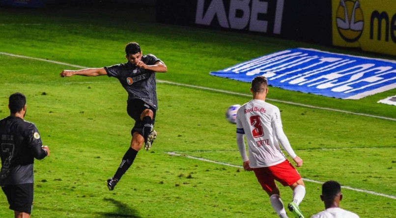Diego Costa faz o gol de empate do Atl&eacute;tico-MG contra o Bragantino