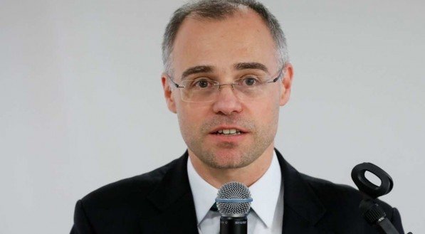 Ministro André Mendonça suspende obrigatoriedade de registro de carro de locadora em Pernambuco