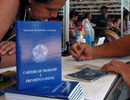 Taxa de desemprego no trimestre até junho cai ao menor nível da série histórica