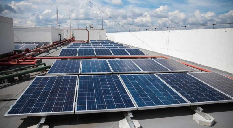 No total, a capacidade de gera&ccedil;&atilde;o solar no Brasil atingiu 12 GW na semana passada, incluindo tanto os projetos residenciais quanto as usinas de grande porte