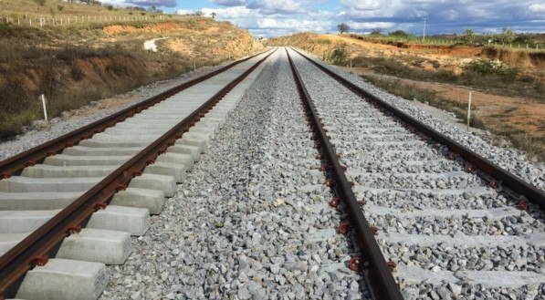 Além de cargas, Estado quer viabilizar Transnordestina com transporte de passageiros
