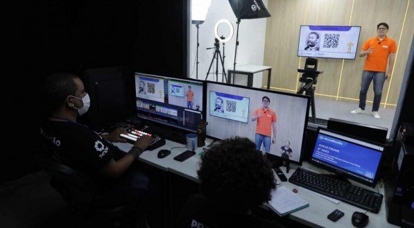 Cidades mantêm aulas remotas
