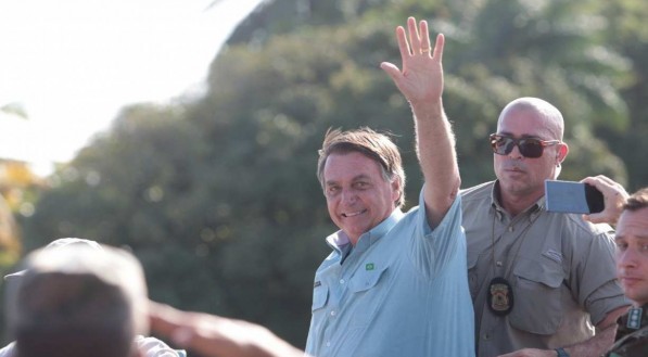 Presidente do Brasil Jair Bolsonaro saindo da Base A&eacute;rea do Recife. 