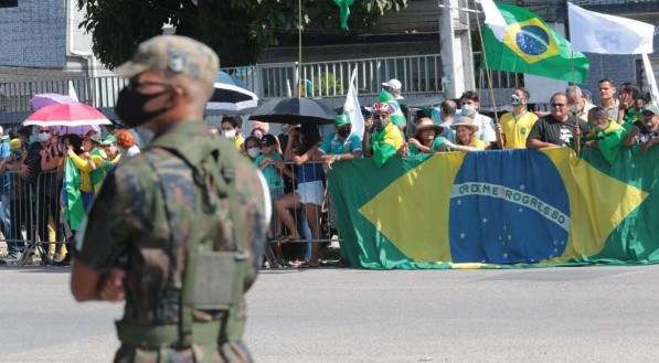 Presidente do Brasil Jair Bolsonaro saindo da Base A&eacute;rea do Recife. 