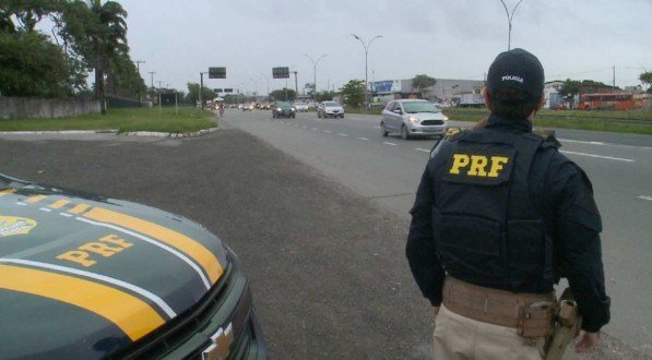 Bolsonaro acena com reajuste à PRF e pede compreensão de outras categorias