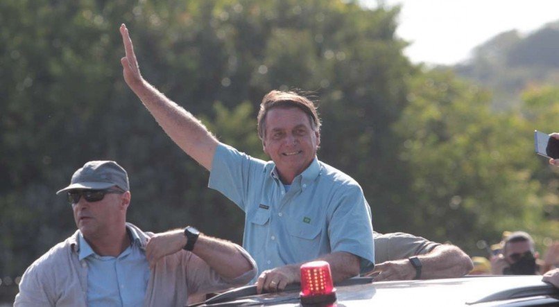 Presidente Jair Bolsonaro saindo da Base A&eacute;rea do Recife nesta sexta-feira (3)