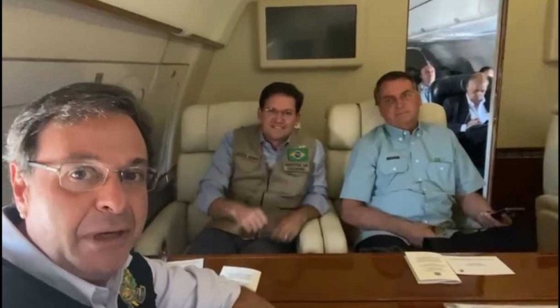Ministros Gilson Machado Neto (Turismo) e Jo&atilde;o Roma (Cidadania) ao lado do presidente Jair Bolsonaro